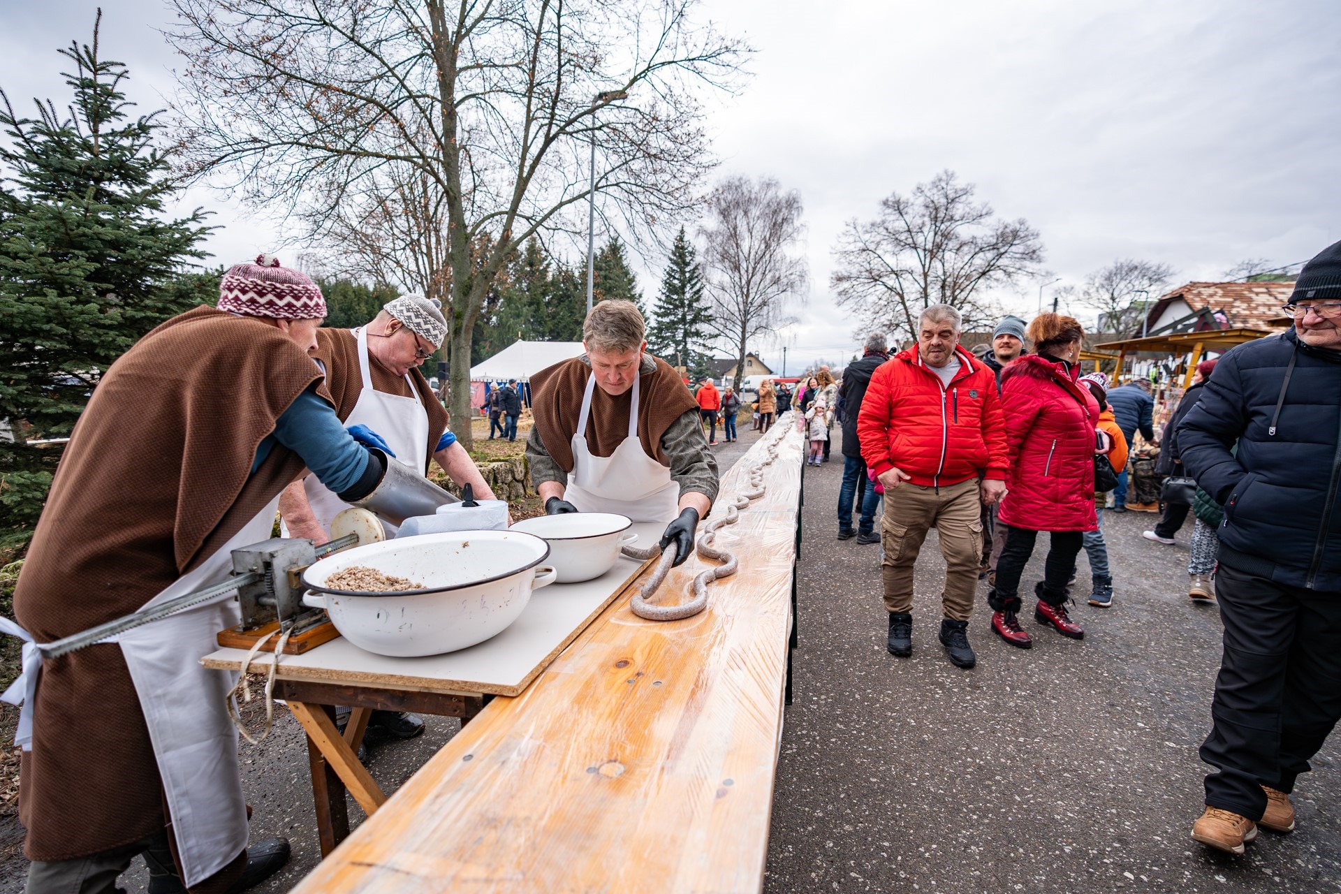 Hurk&aacute;rsky jarmok pril&aacute;kal na Sv&auml;tokr&iacute;žske n&aacute;mestie stovky z&aacute;ujemcov. Verejnosť čakal bohat&yacute; program pre deti aj dospel&yacute;ch