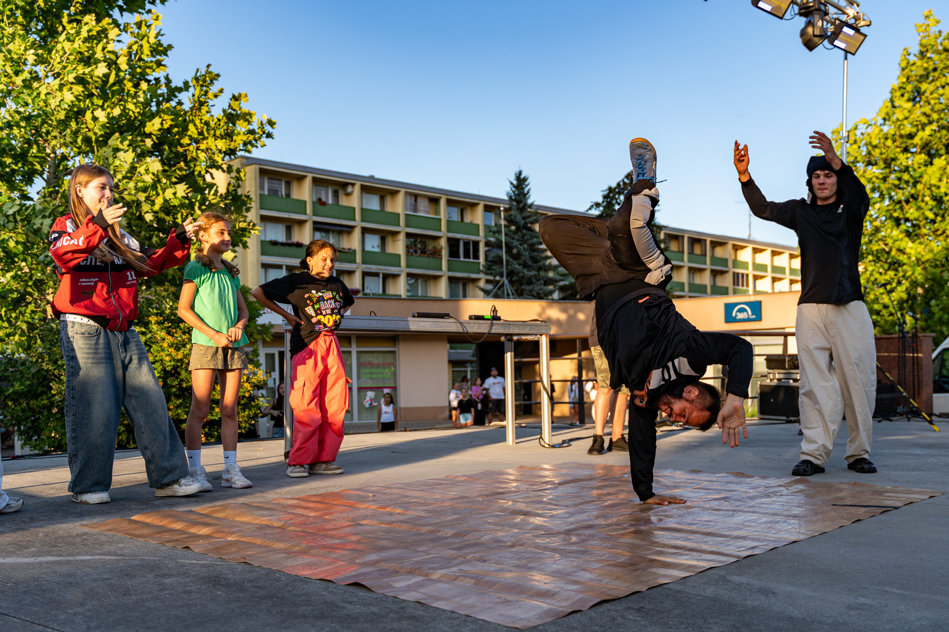 LETOFEST odštartoval leto na námestí, interpretom tlieskali stovky ľudí