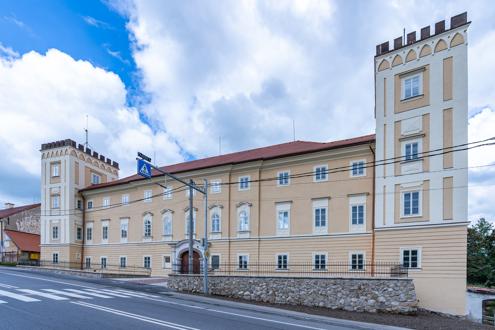 Komentované prehliadky v kaštieli budú dostupné každý pracovný deň okrem pondelka