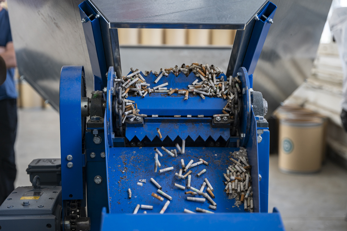 EcoButt sa mení na Reneso: Žiarčan Hugo Repáň otvoril v novej hale recyklačnú linku na cigaretové ohorky