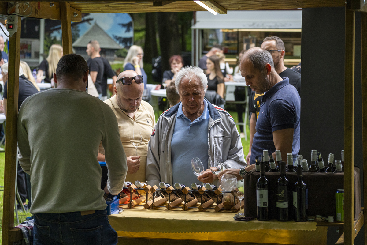 Žiarsky park opäť zaplnili priaznivci dobrého vína