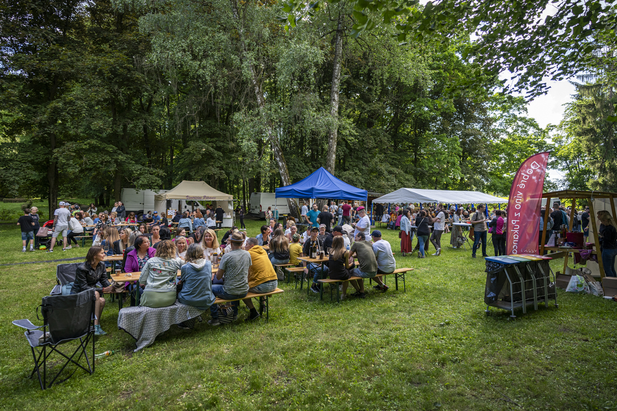Žiarsky park opäť zaplnili priaznivci dobrého vína