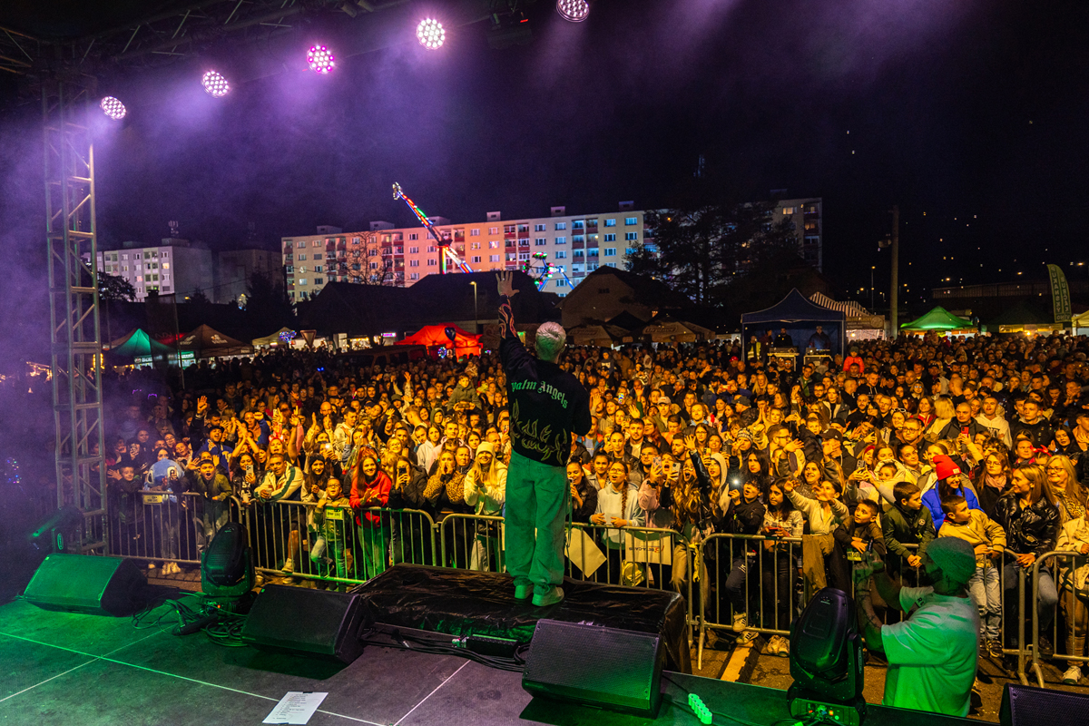 Žiarsky jarmok 2024: Organiz&aacute;torov pote&scaron;ilo počasie, aj skvel&aacute; n&aacute;v&scaron;tevnosť