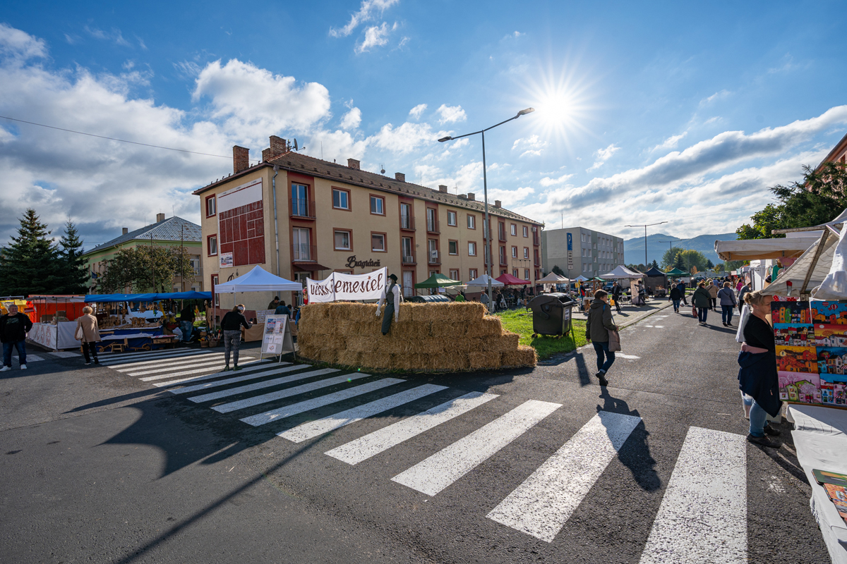 Žiarsky jarmok 2024: Organiz&aacute;torov pote&scaron;ilo počasie, aj skvel&aacute; n&aacute;v&scaron;tevnosť