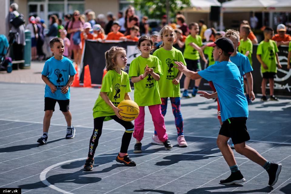 Naši najmenší basketbalisti na žiarskom námestí vytvorili fantastickú atmosféru