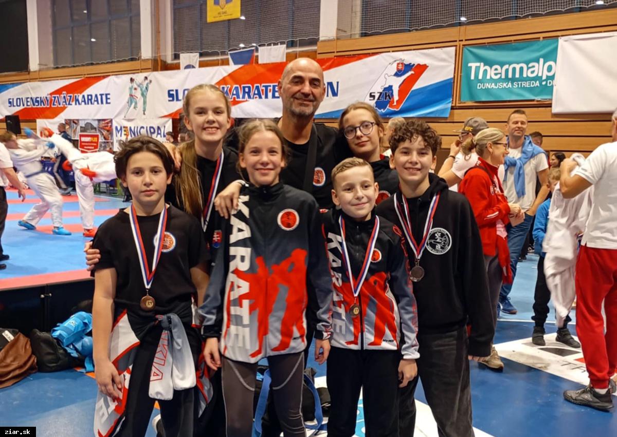 Bratislavský pohár priniesol karatistom 9 pódií