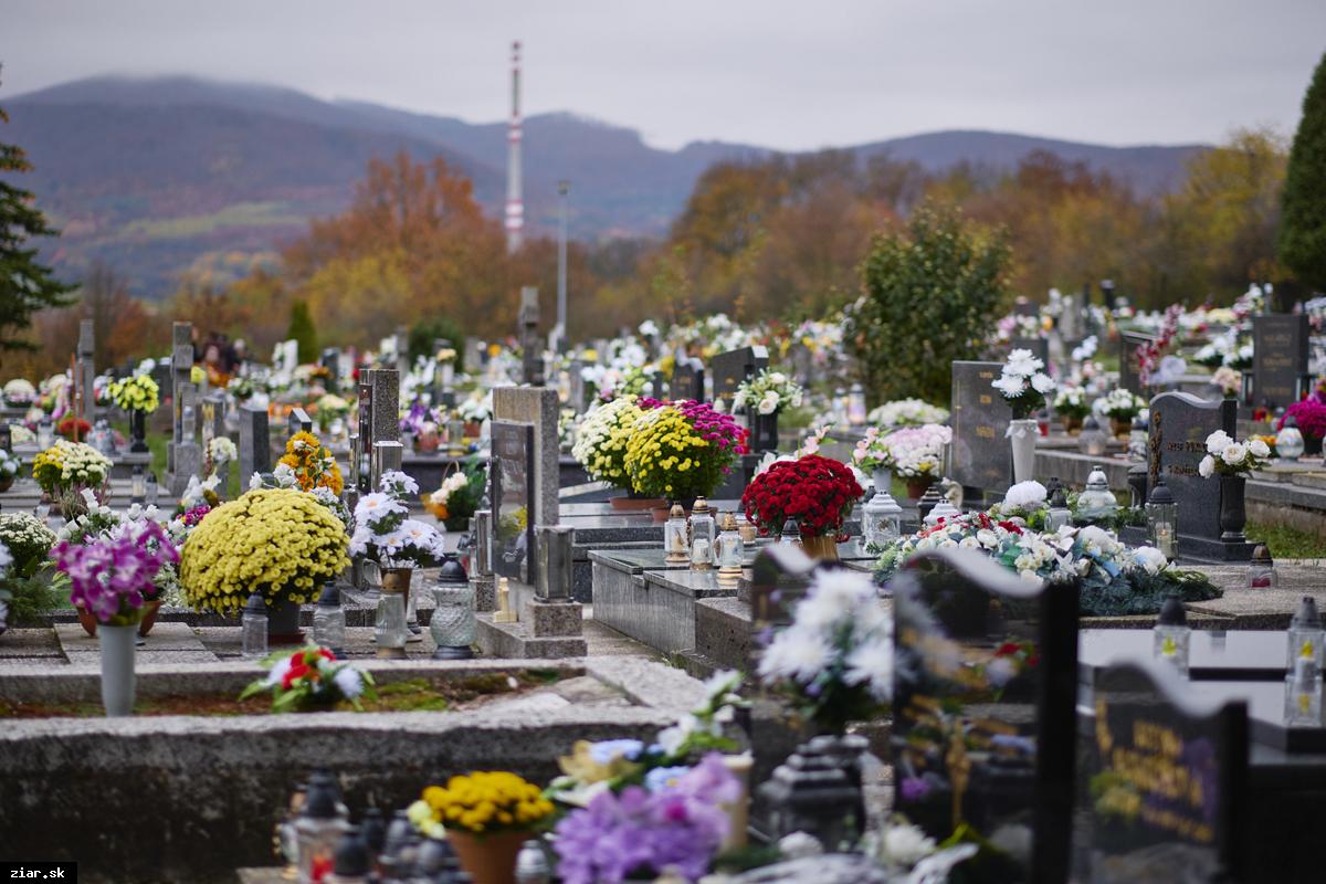 Najväčší nápor bude na žiarskom cintoríne tento víkend