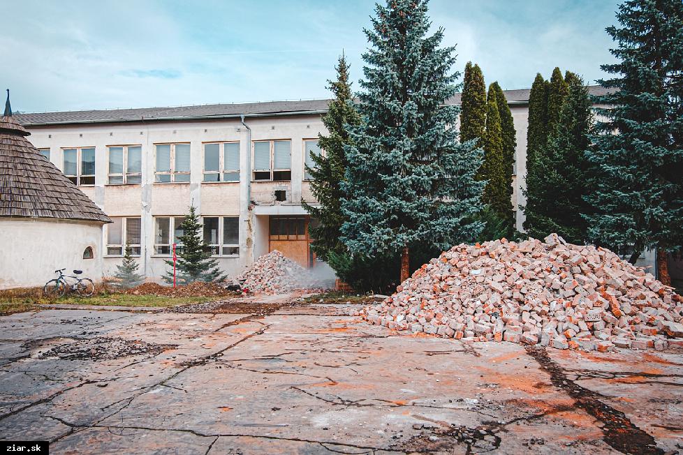 V prístavbe kaštieľa začali s výstavbou zariadenia pre seniorov