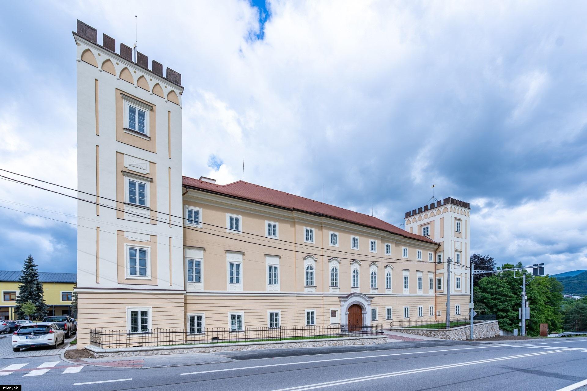 Biskupský kaštieľ je opäť otvorený pre verejnosť: Mesto obnovuje pravidelné prehliadky