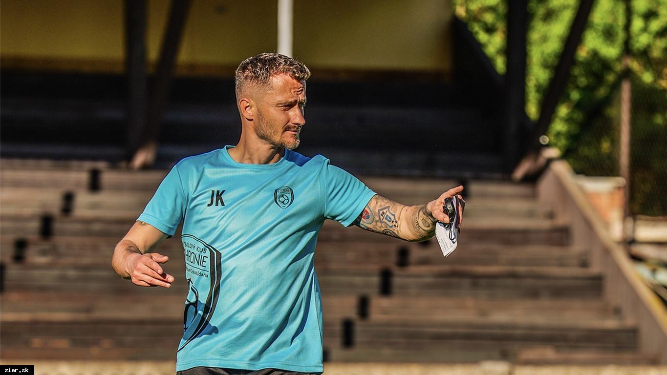 Futbalistov Pohronia v novej sezóne povedie Erik Grendel