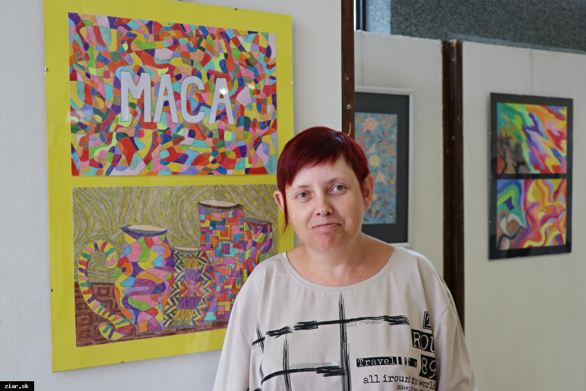 Talentovaná maliarka Marcela (44) si splnila sen o vlastnej výstave: Jej hra s farbami ľudí fascinuje