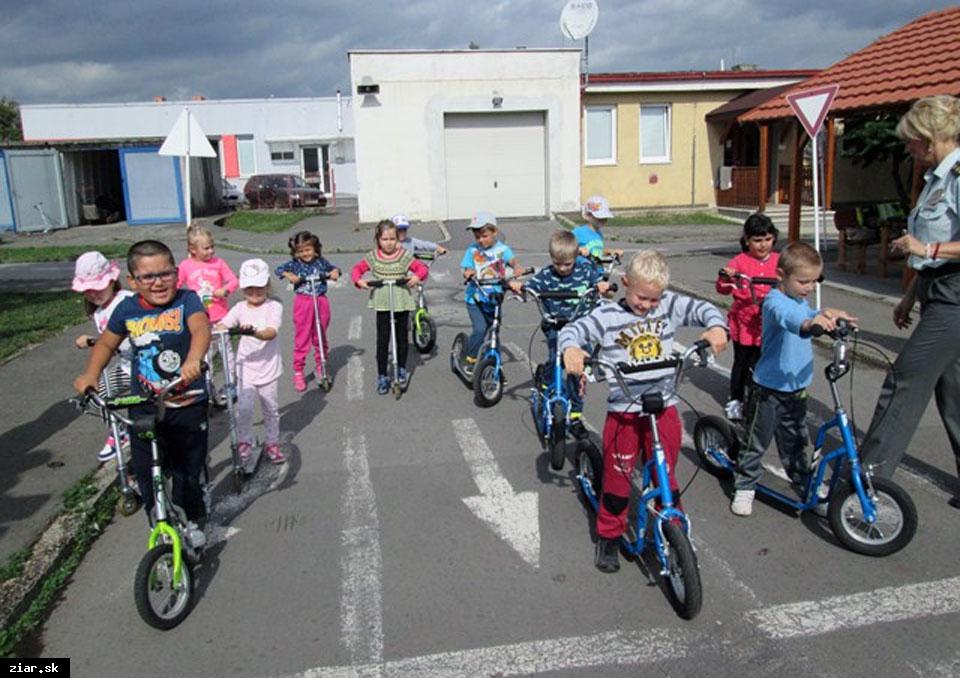Vďaka projektu „Hravo a bezpečne“ dostanú škôlkari nové dopravné ihrisko či bicykle