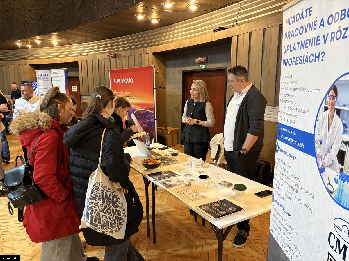 Kariérny štart prilákal stovky študentov z regiónu. Zaujali ich firmy pôsobiace v meste a okolí, ale aj silové zložky