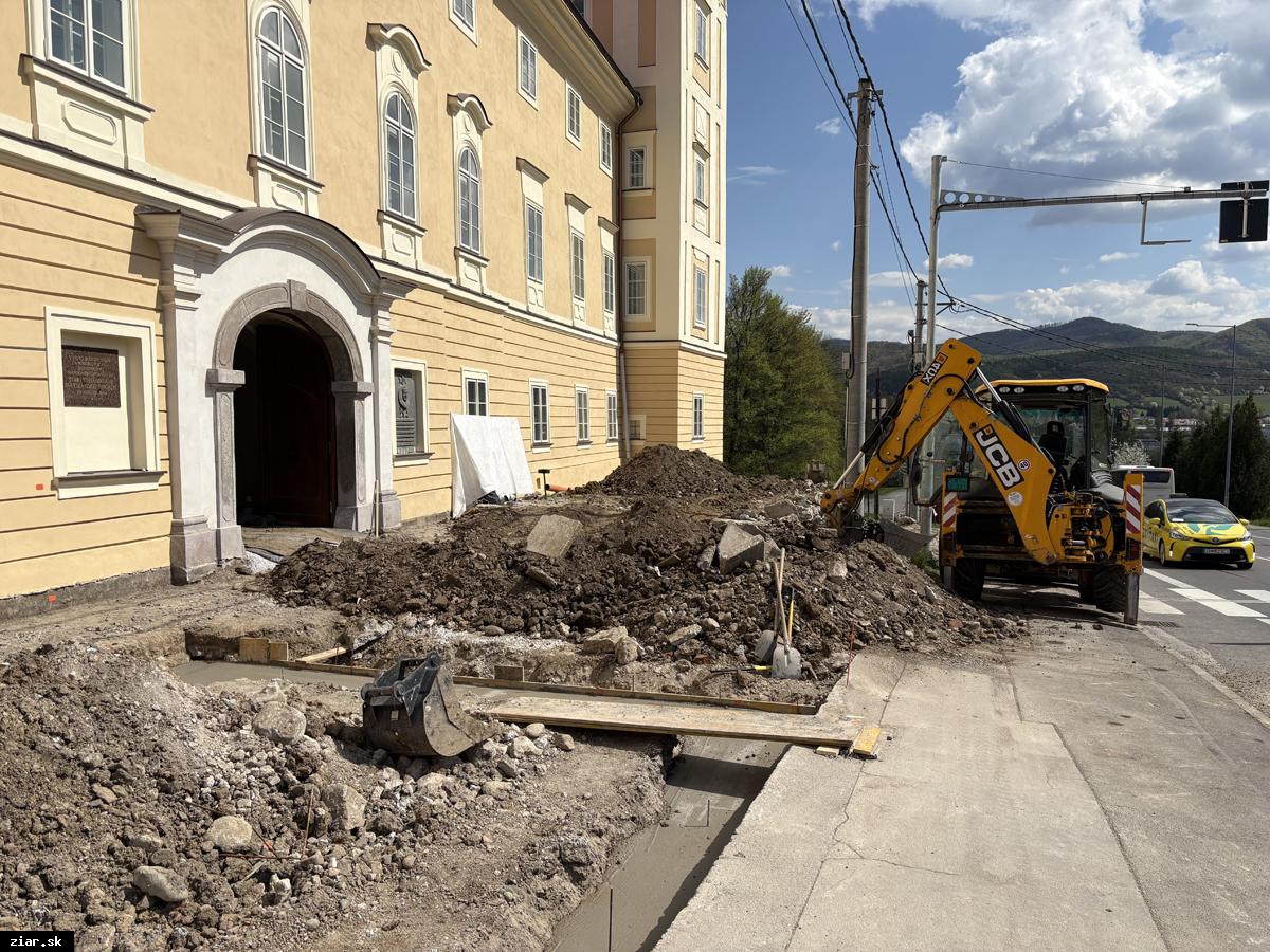 Práce v okolí Biskupského kaštieľa: navraciame mu historický ráz