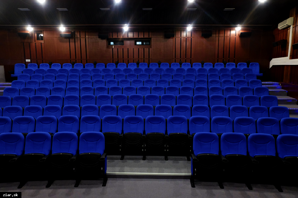 Kino Hron zaviedlo nový vnútorný poriadok