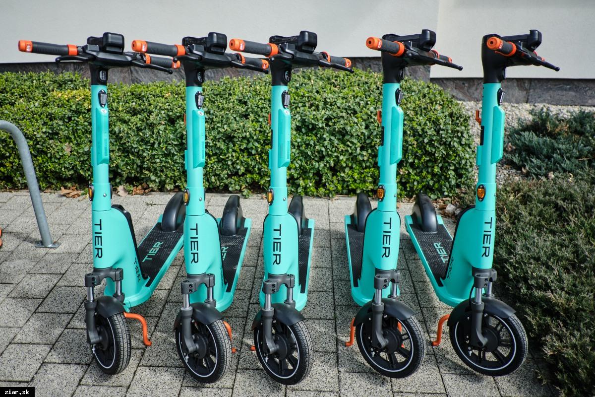 Elektrické kolobežky obyvatelia mesta využívali naplno