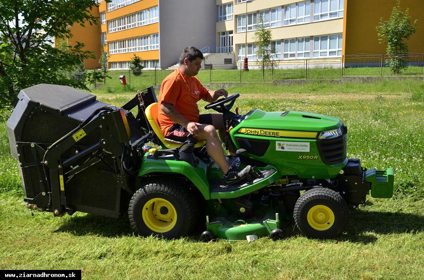 S novou kosačkou už kosenie v meste nebude meškať