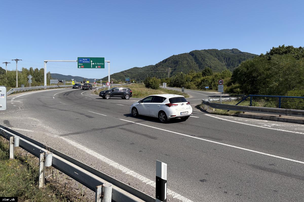 Problematická križovatka pri Šášovskom Podhradí by mala byť prehľadnejšia