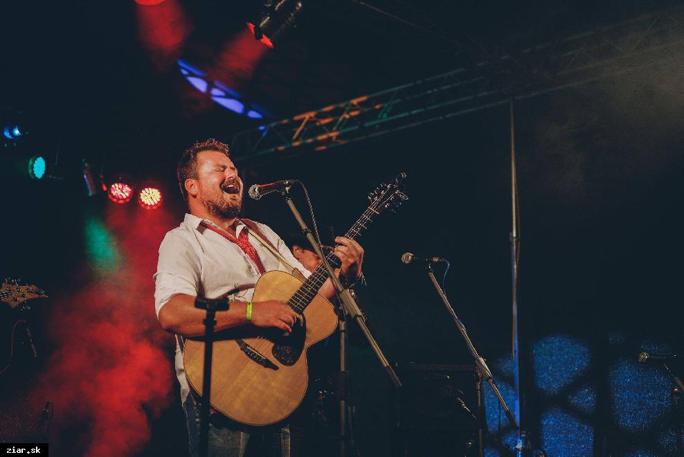 Janko Kulich & Kolegium s novým singlom Mala si