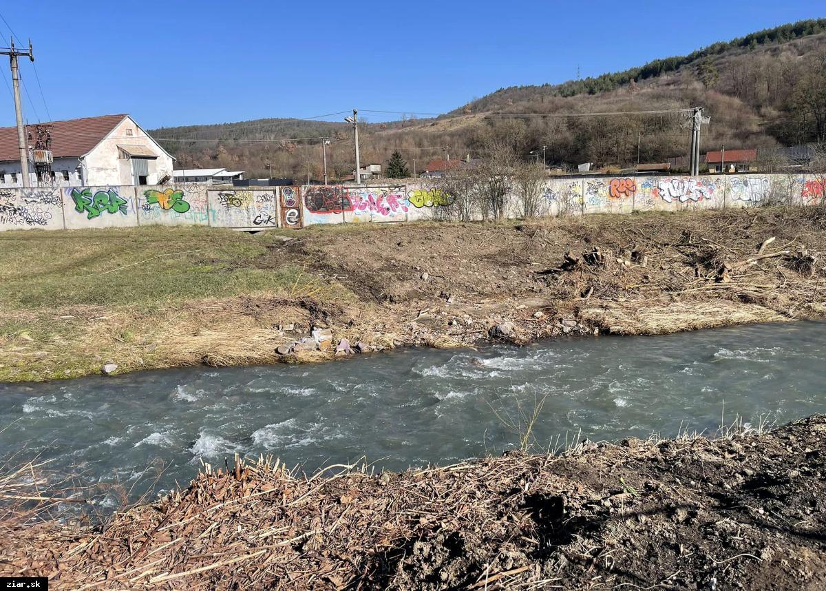 obr: Peter Antal: Lávku cez Lutilský potok nedalo odstrániť mesto, nikdy jeho majetkom nebola
