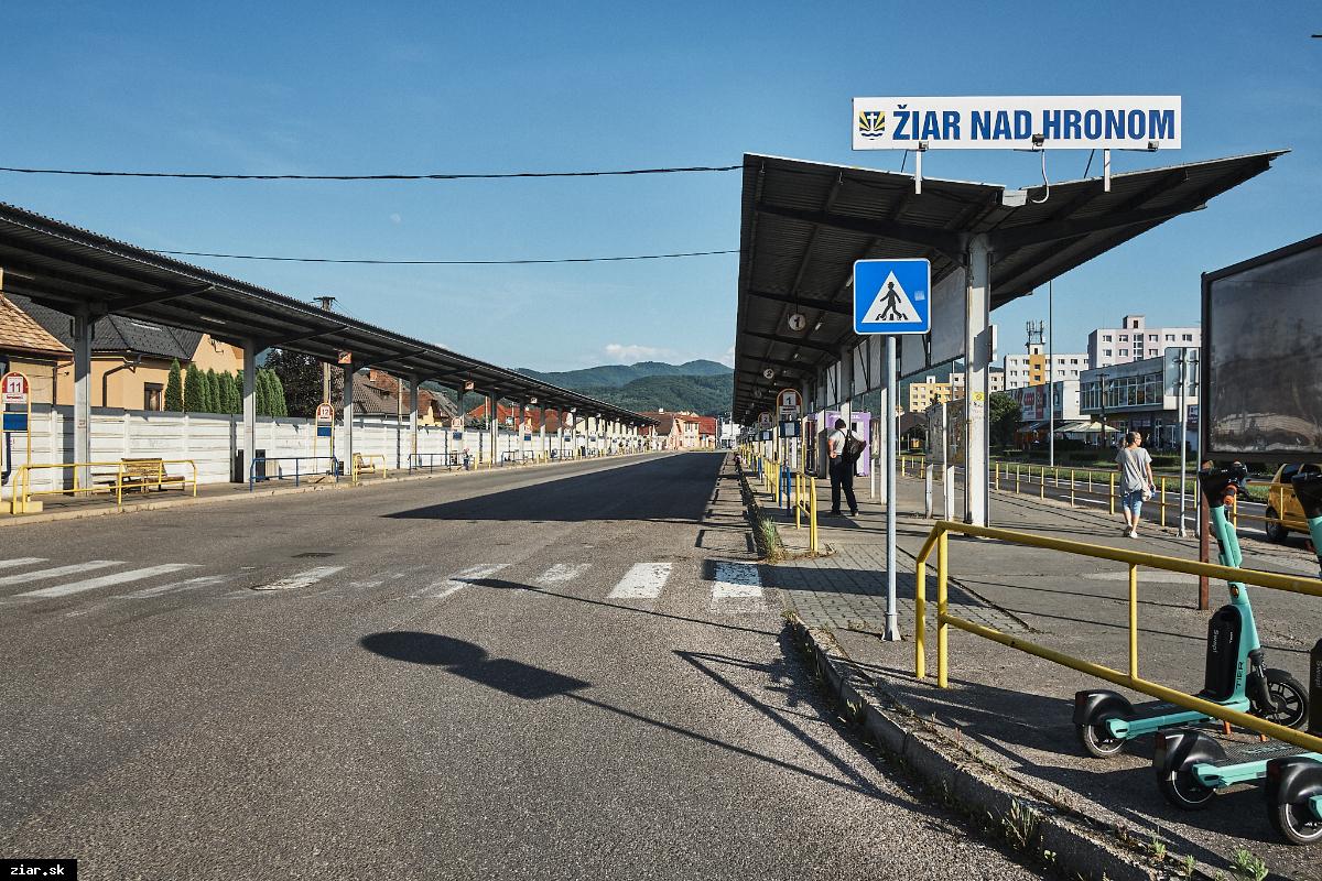 obr: Autobusovú stanicu bude prevádzkovať mesto Žiar nad Hronom