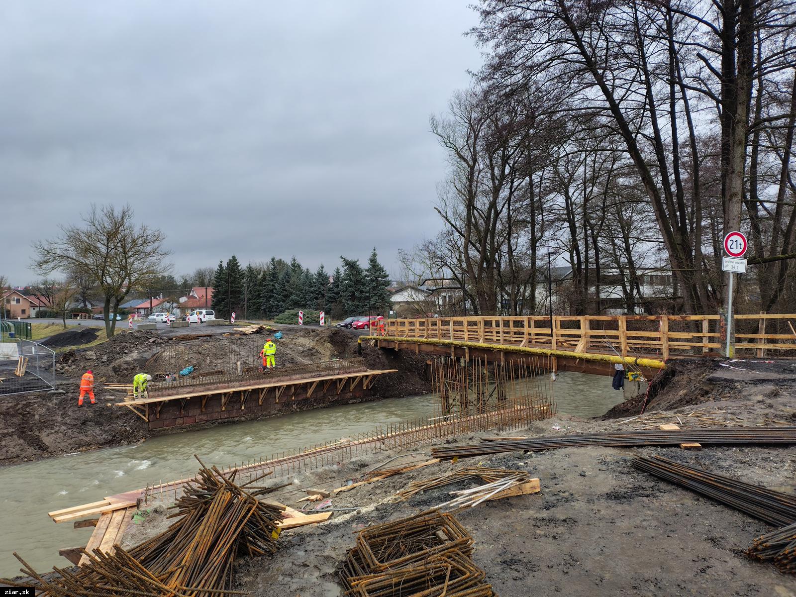 Práce na moste pokračujú podľa plánu