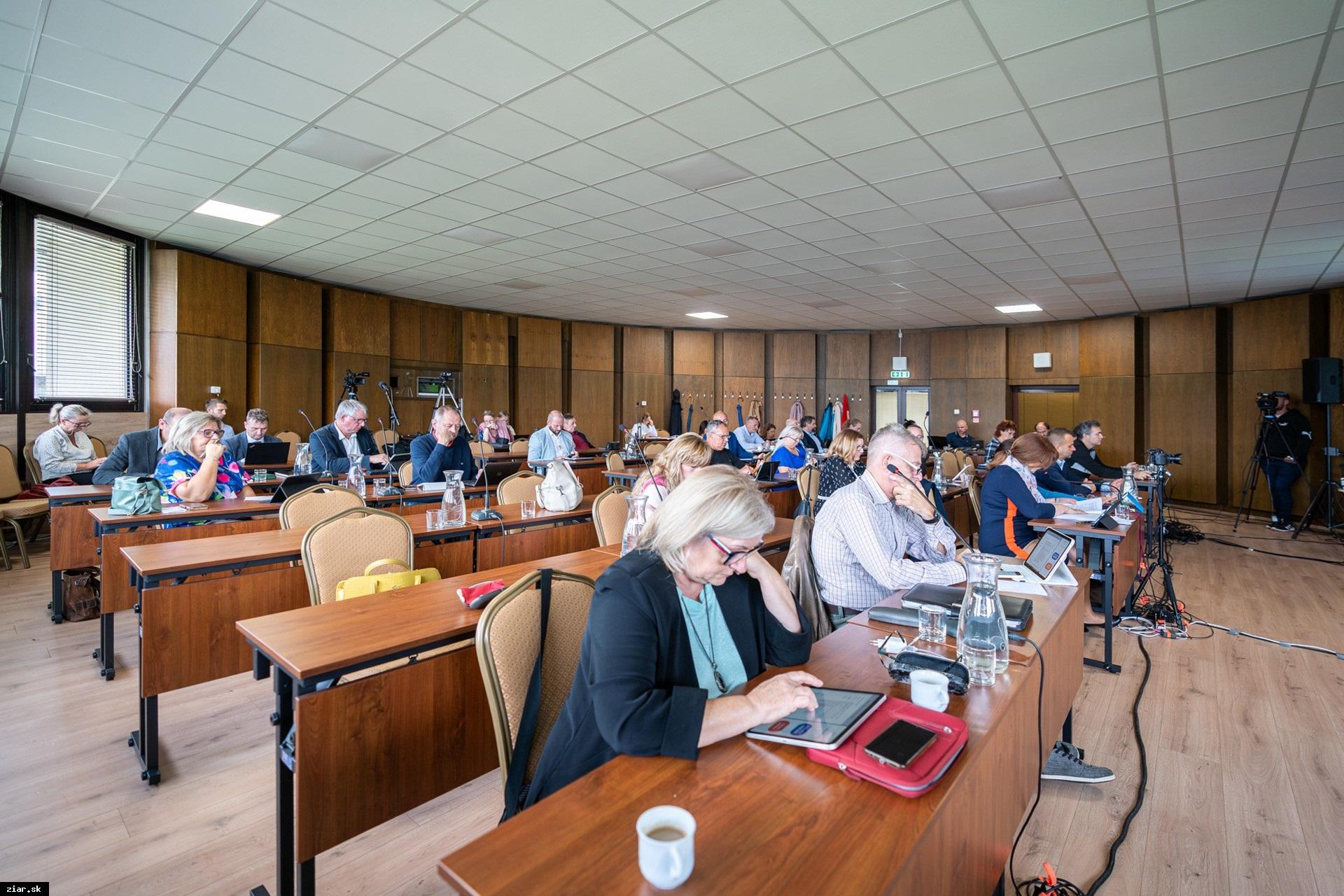 Mestskí poslanci rokovali na štvrtom zasadnutí, odsúhlasili zvýšenie niektorých dotácií