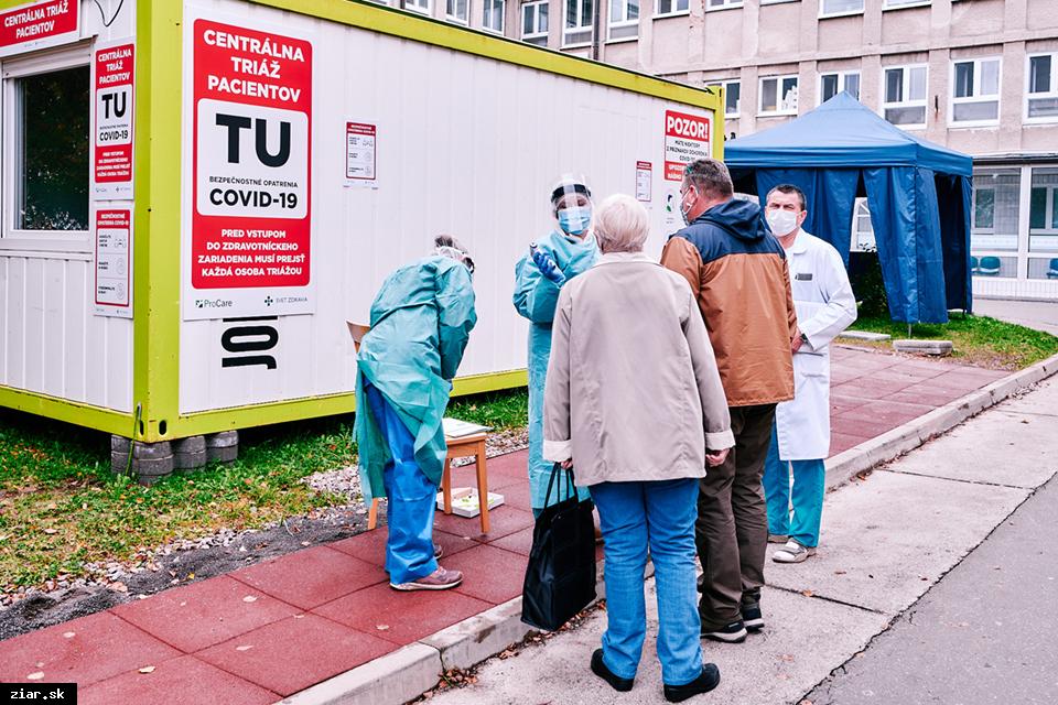 V žiarskej nemocnici je aktuálne hospitalizovaných 28 pacientov s potvrdeným ochorením COVID-19