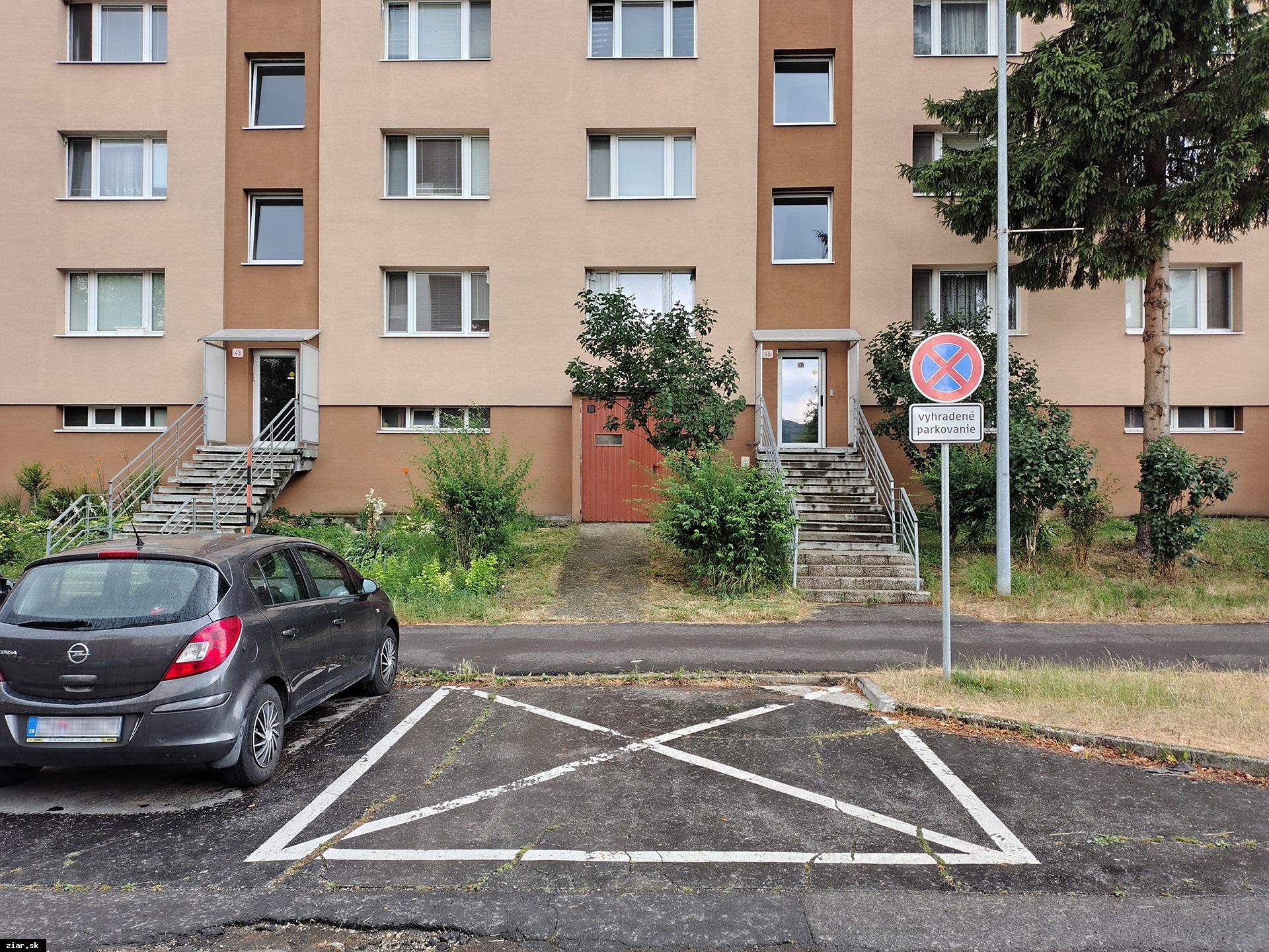 Mesto v roku 2026 nezvýši nájomné za vyhradené parkovacie miesta