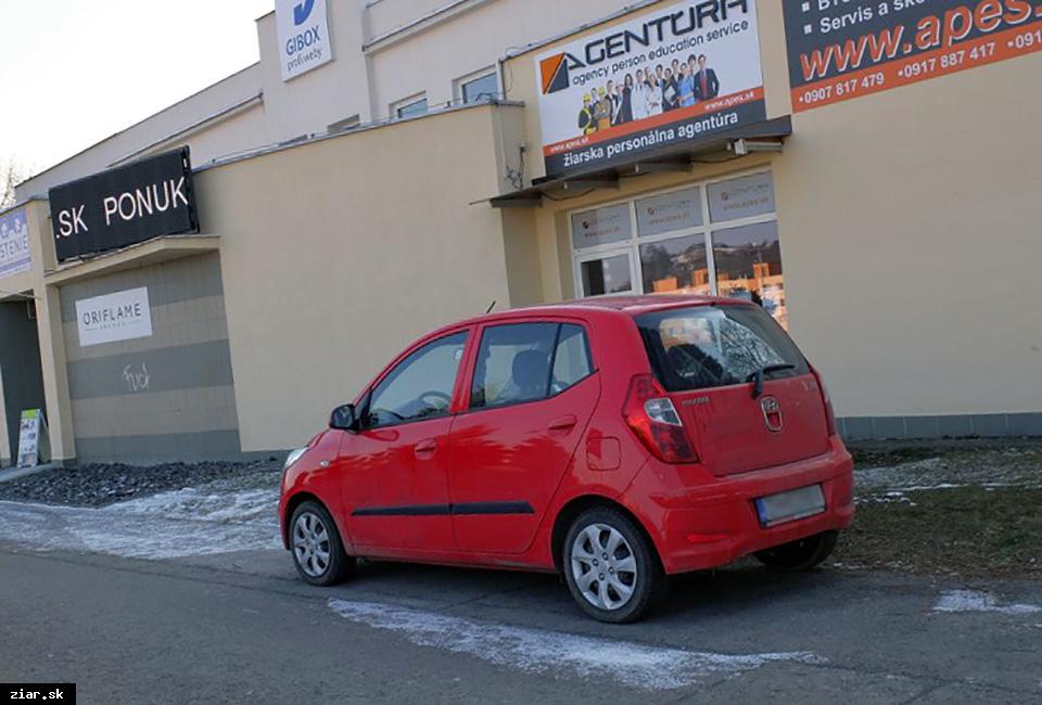 Parkovanie na chodníku je možné, jazda však nie