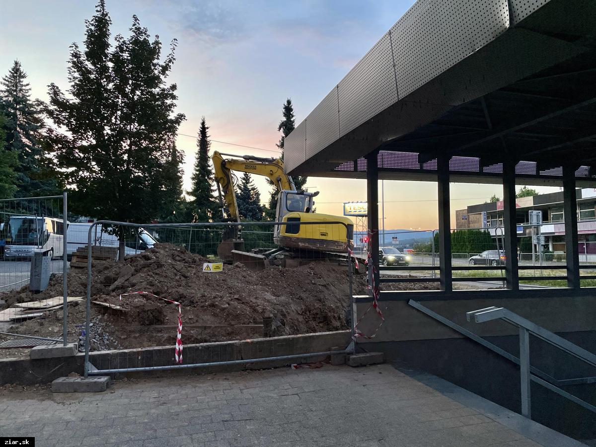 Do žiarskeho podchodu už viac zatekať nebude, práce na jeho oprave začali