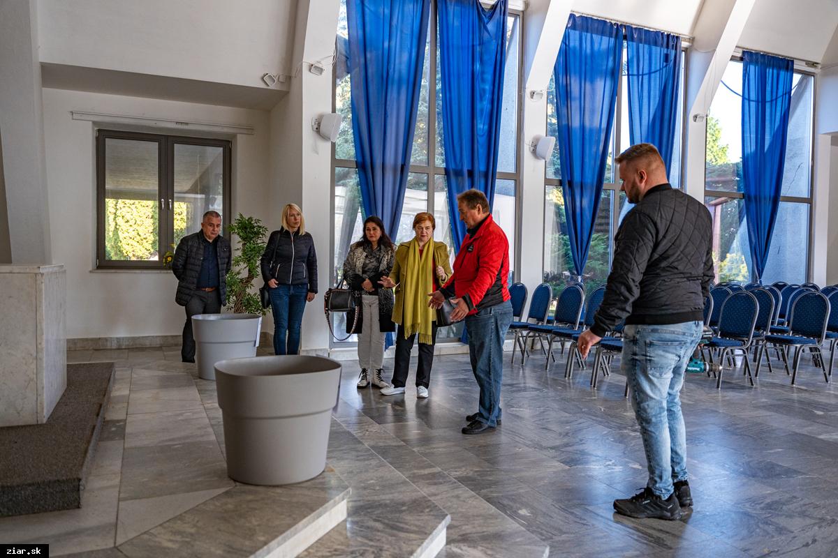 Poslankyne spolu so zástupcami mesta preverili pripravenosť cintorína pred sviatkami