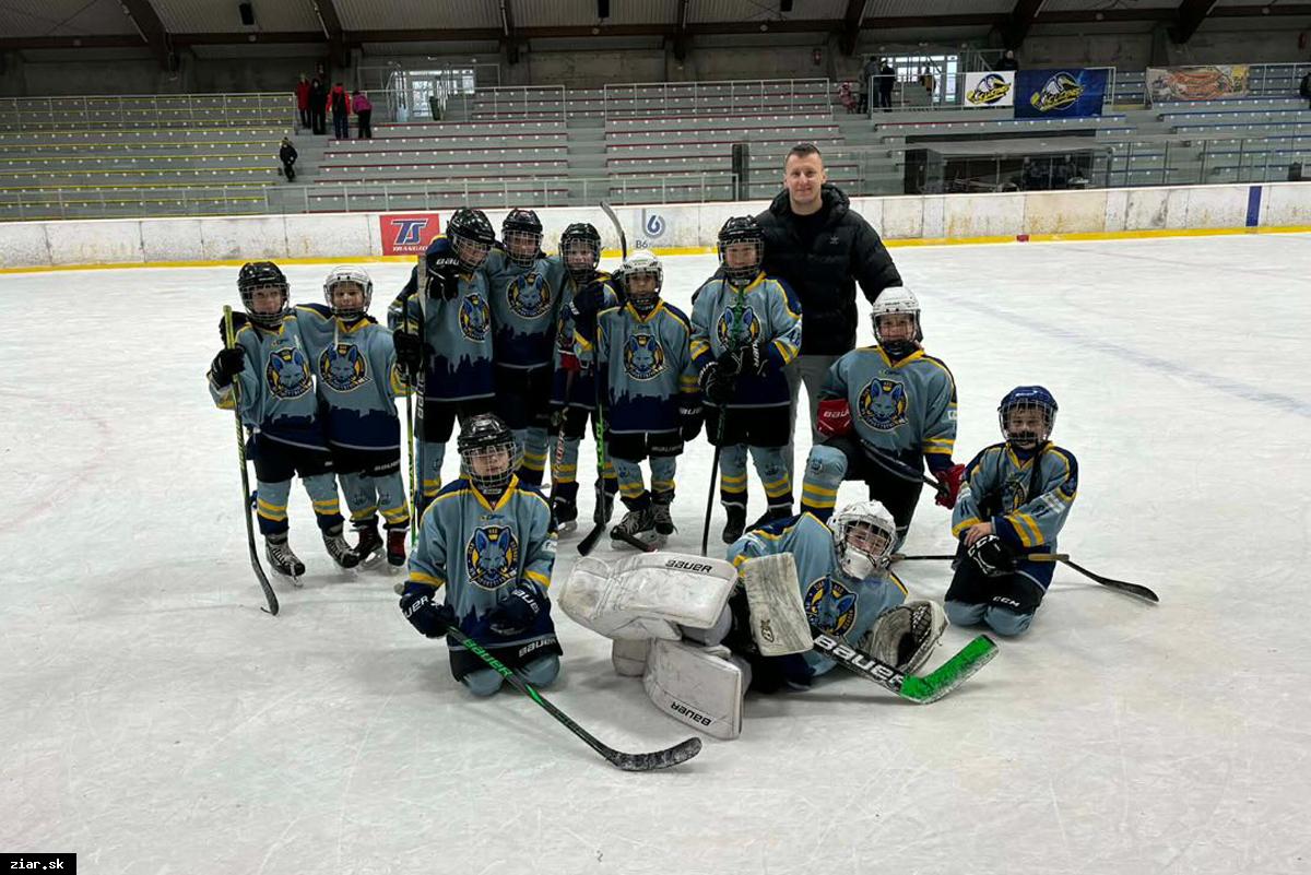 Prípravka v Lučenci víťazne. Šakalíci dominovali nad súperom aj s desiatimi hráčmi