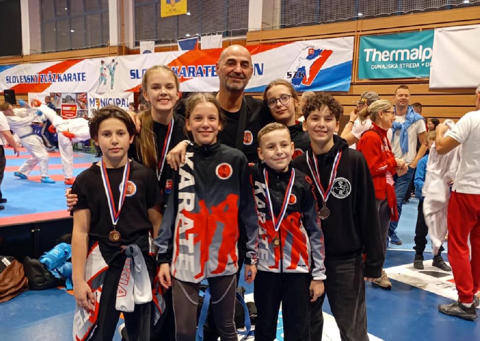 Bratislavský pohár priniesol karatistom 9 pódií