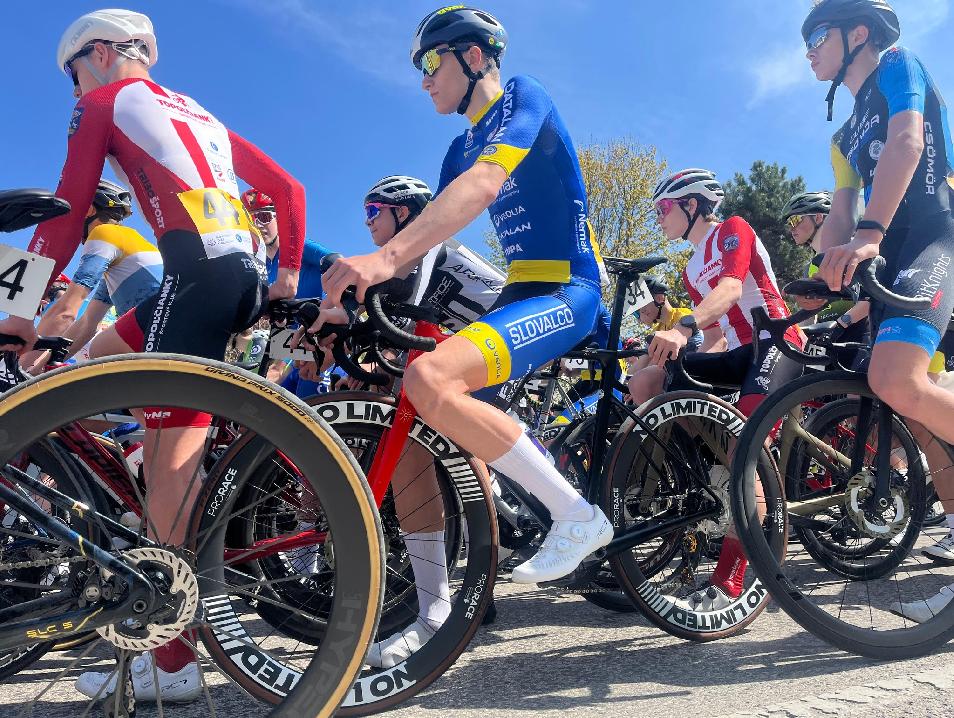 Cyklistická sezóna odštartovaná: Denis Kozár vybojoval v Trnave pódium