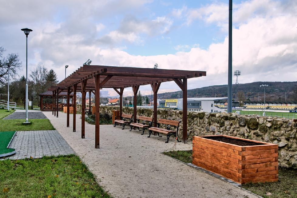 Seniori v Domove pri kaštieli môžu od jari záhradkárčiť aj vo vyvýšených záhonoch