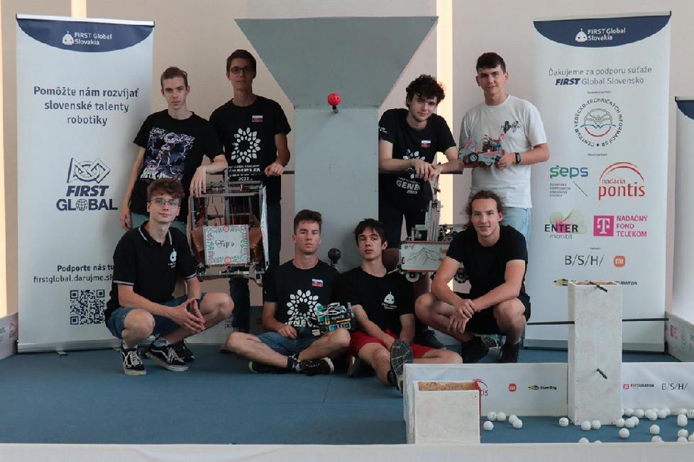Naši gymnazisti budú reprezentovať Slovensko na svetovej robotickej olympiáde
