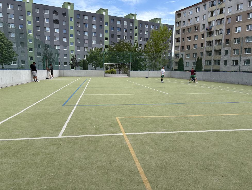 Mesto pokračuje v osvedčenom systéme na Hviezdoške. Poriadok na ihriskách zabezpečia hliadky aj intenzívny kamerový dohľad