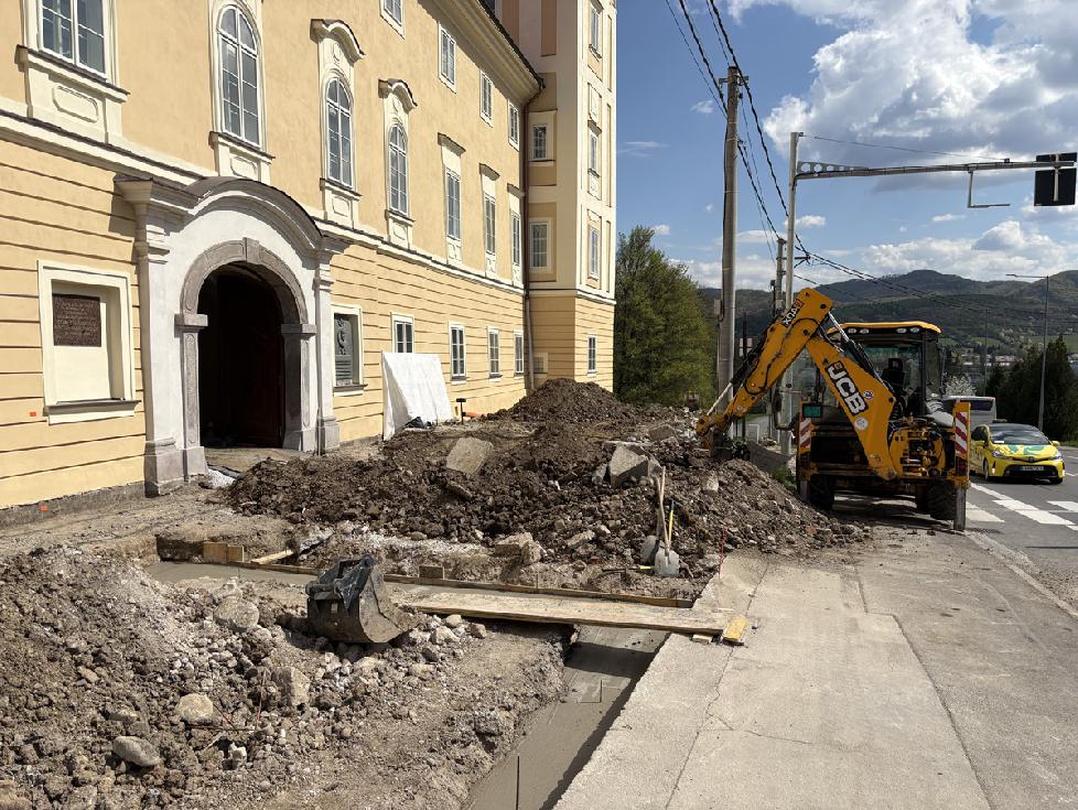 Práce v okolí Biskupského kaštieľa: navraciame mu historický ráz