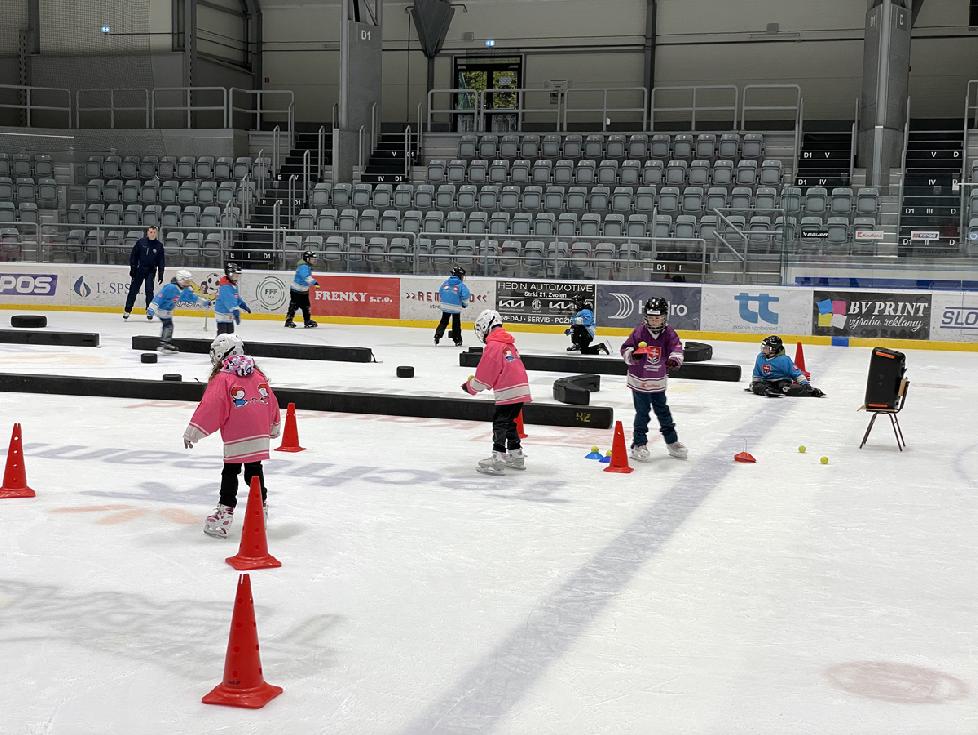 Projekt so SZĽH sa skončil, no kurzy korčuľovania pre deti vďaka podpore mesta a SPORT TRENDU pokračujú