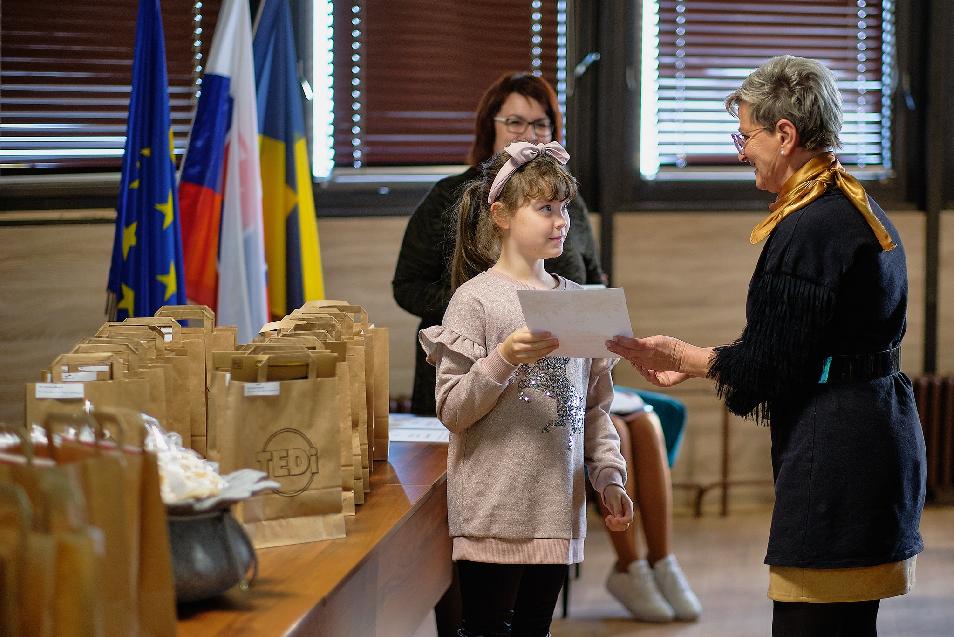 Školáci prejavili svojimi prácami úctu starým rodičom