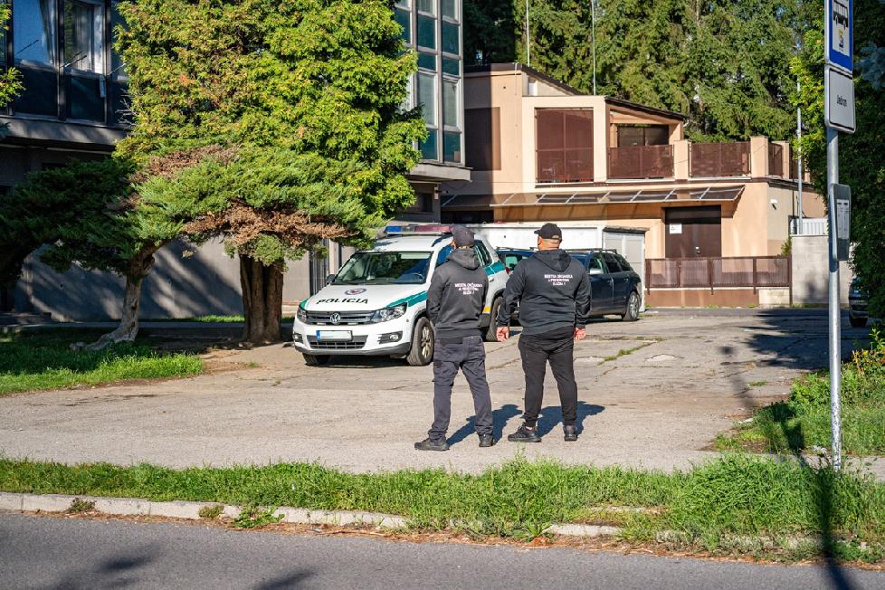 Mesto vníma zhoršujúcu sa situáciu s neprispôsobivými občanmi. Sťažnosti na ich správanie sa hromadia, radnica to rieši viacerými opatreniami