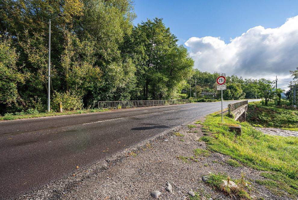 Rekonštrukciu mosta nad Lutilským potokom si vyžiada dopravné obmedzenia. Automobilová doprava prejde obchádzkovou trasou