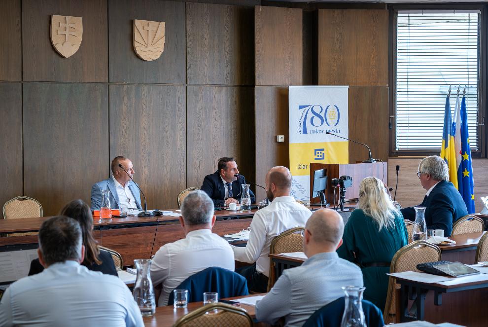 Mestskí poslanci prerokovali na septembrovom rokovaní všetky plánované body