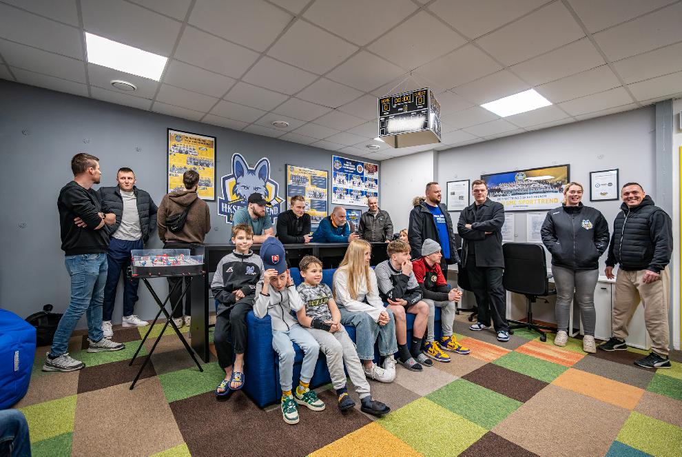 V priestoroch zimného štadióna vznikla Obývačka Šakalov. Využívať ju budú na oddych, vzdelávanie, ale aj rozbor zápasov