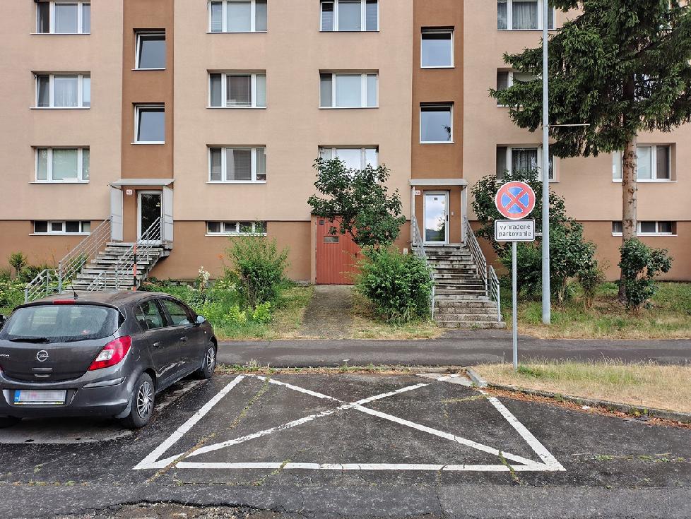 Ako je to s prenájmom a budovaním parkovacích miest? Žiadostí je veľa, na odpovede sa čaká aj rok, mesto vysvetľuje, prečo je tomu tak