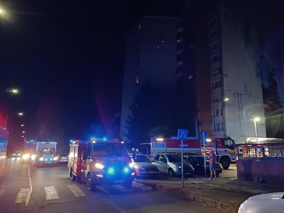 Hasiči mali cez víkend plné ruky práce, zasahovali hneď dvakrát. Horela bytovka aj bufet na kúpalisku, nikto sa vážnejšie nezranil