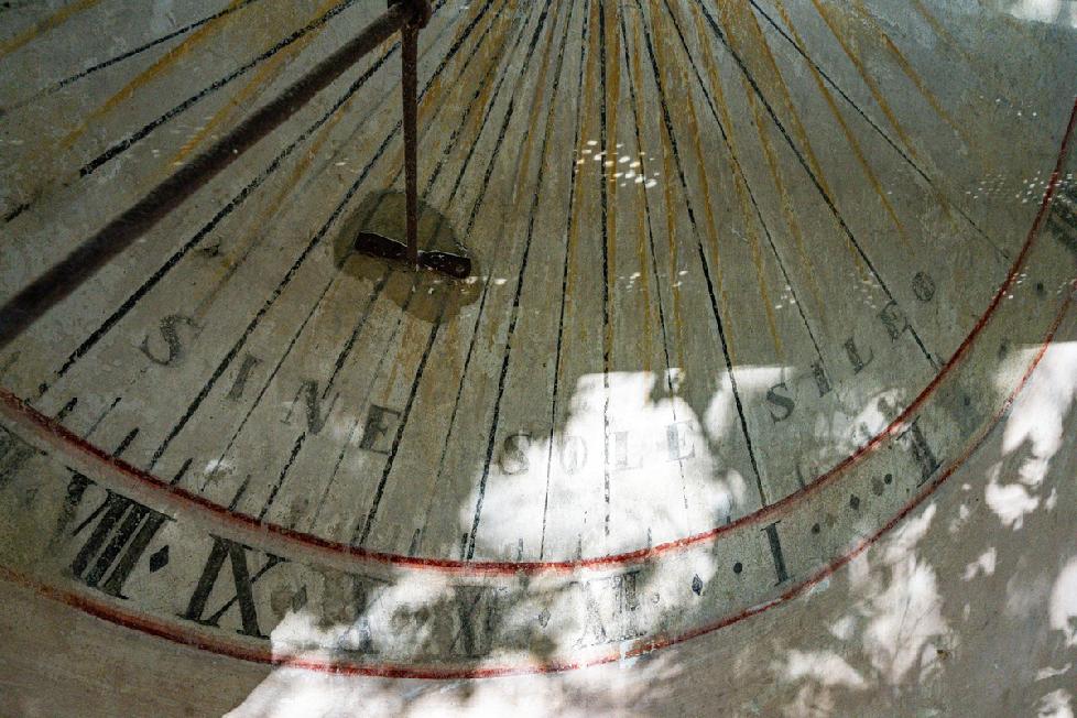 Odkrývame históriu mesta: Slnečné hodiny na nádvorí biskupského kaštieľa sa dočkajú obnovy