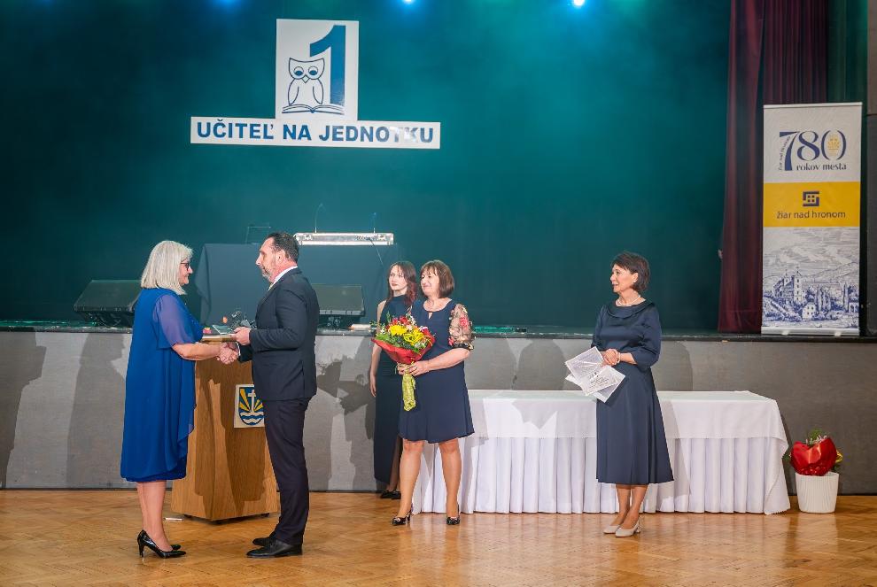 Učiteľ na jednotku dopadol na jednotku, ocenenia dostali aj nepedagogickí zamestnanci