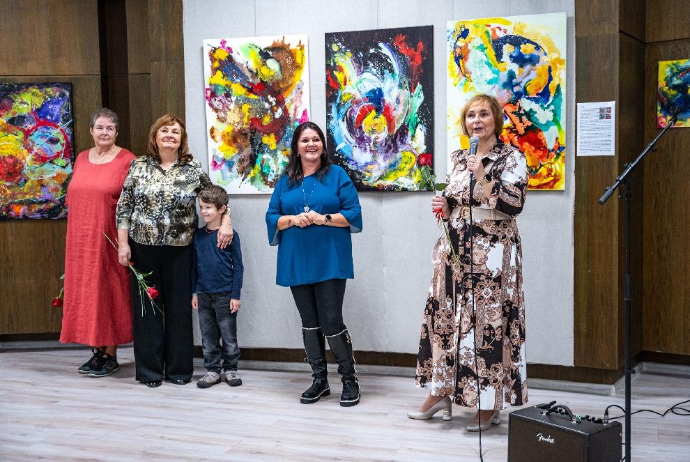 Tri tváre umenia: Žiar privítal výstavu troch spolužiačok, ktoré spája priateľstvo aj rok okrúhlych narodenín